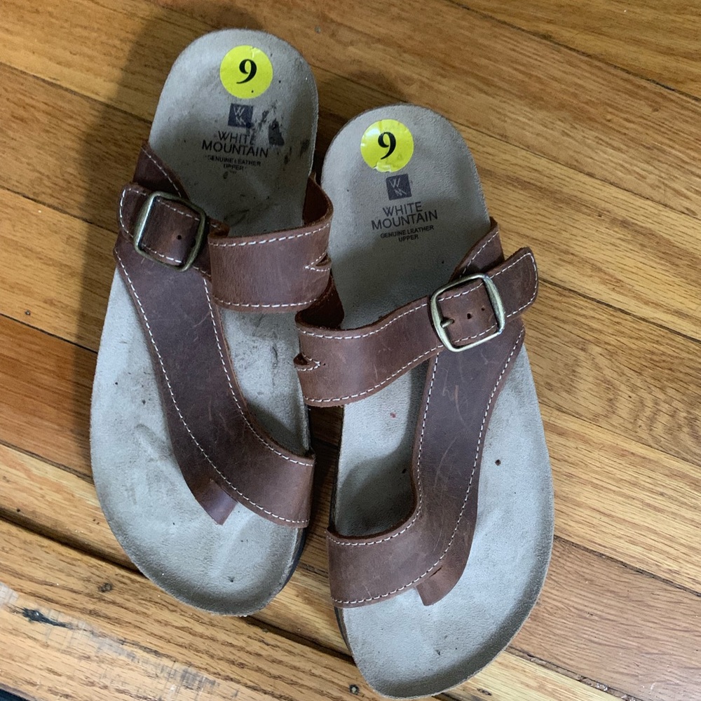 Women’s Sandler’s never worn very comfy!